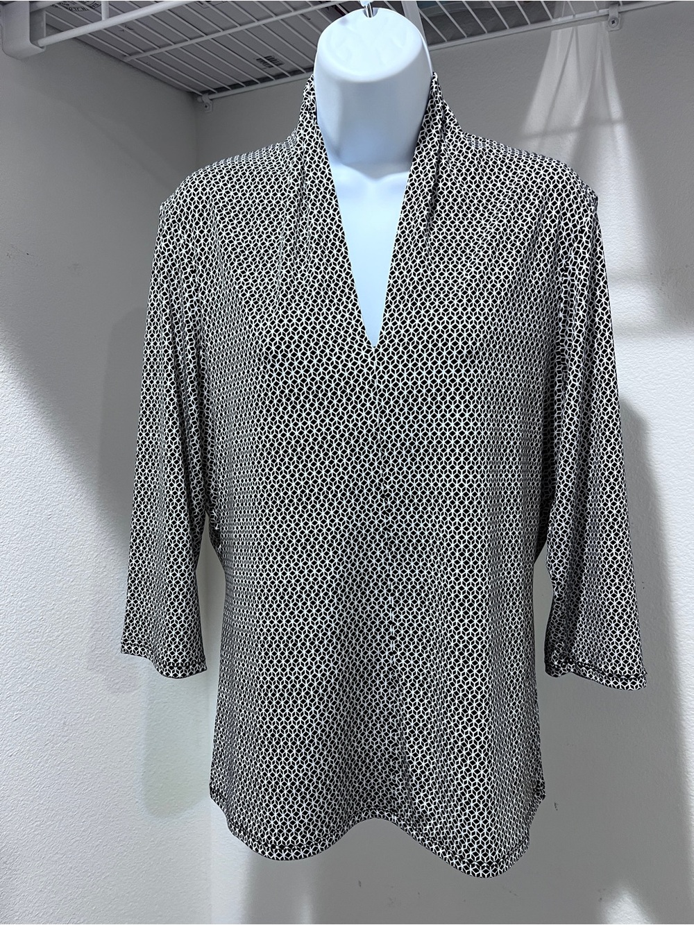 Philosophy Black & White Geometric V-Neck Blouse - M